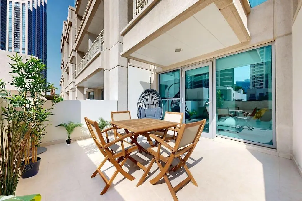 Studio In Best Part Of Downtown With Amazing Pool Dubai Apartment